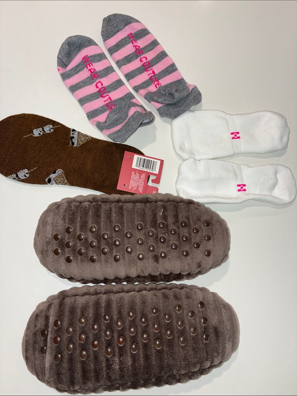 NEW SLIPPERS & 3 SOCKS NWOT PlushBrown Sherpa-Lined Slippers w/Bow & 3 Sock Pair - Picture 4 of 8